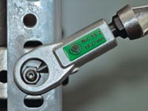 Dispozitiv de taiat piulite