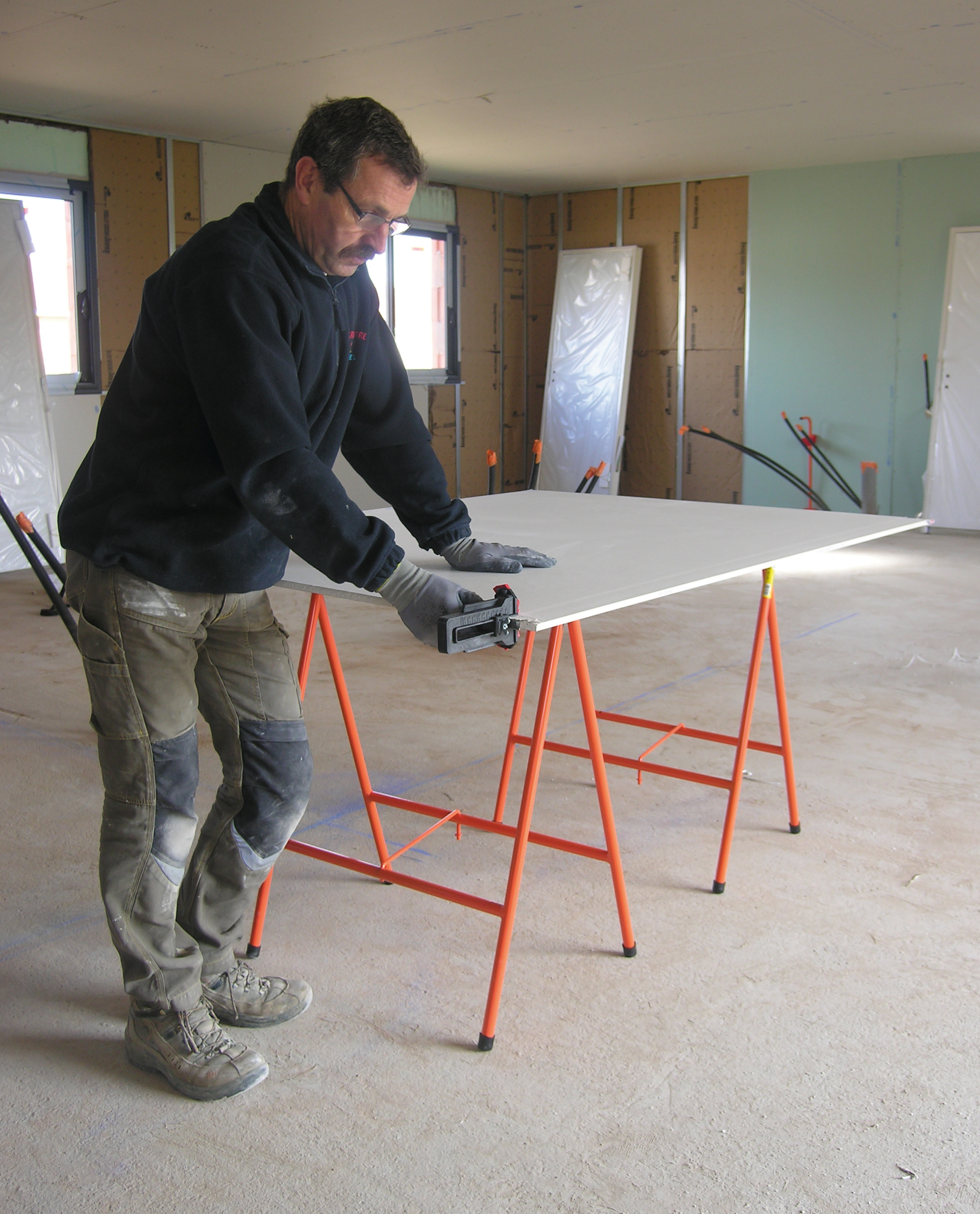 PROFESSIONAL FOLDING TRESTLE