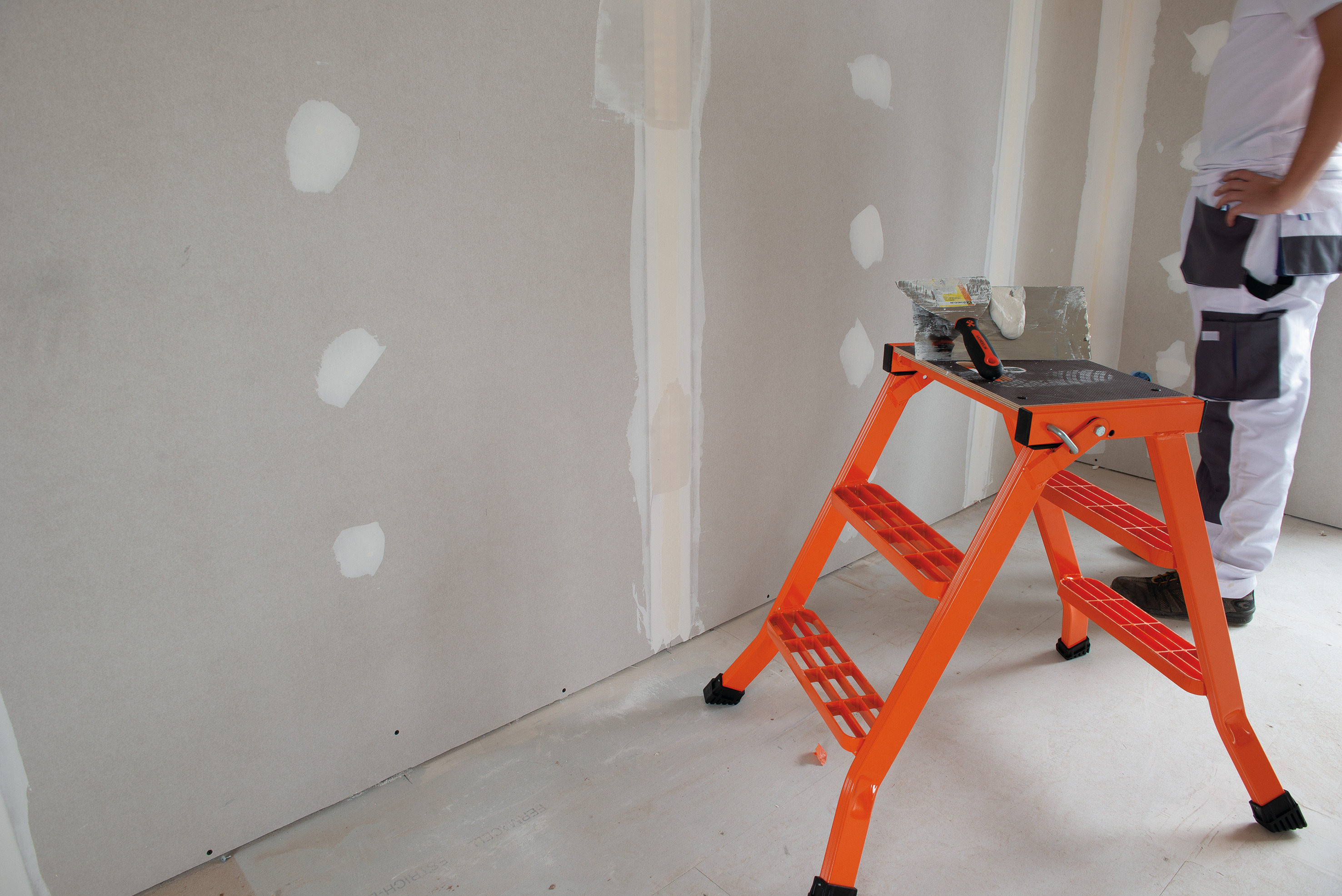 ALUMINIUM FOLDING STEP-STOOL - 70cm