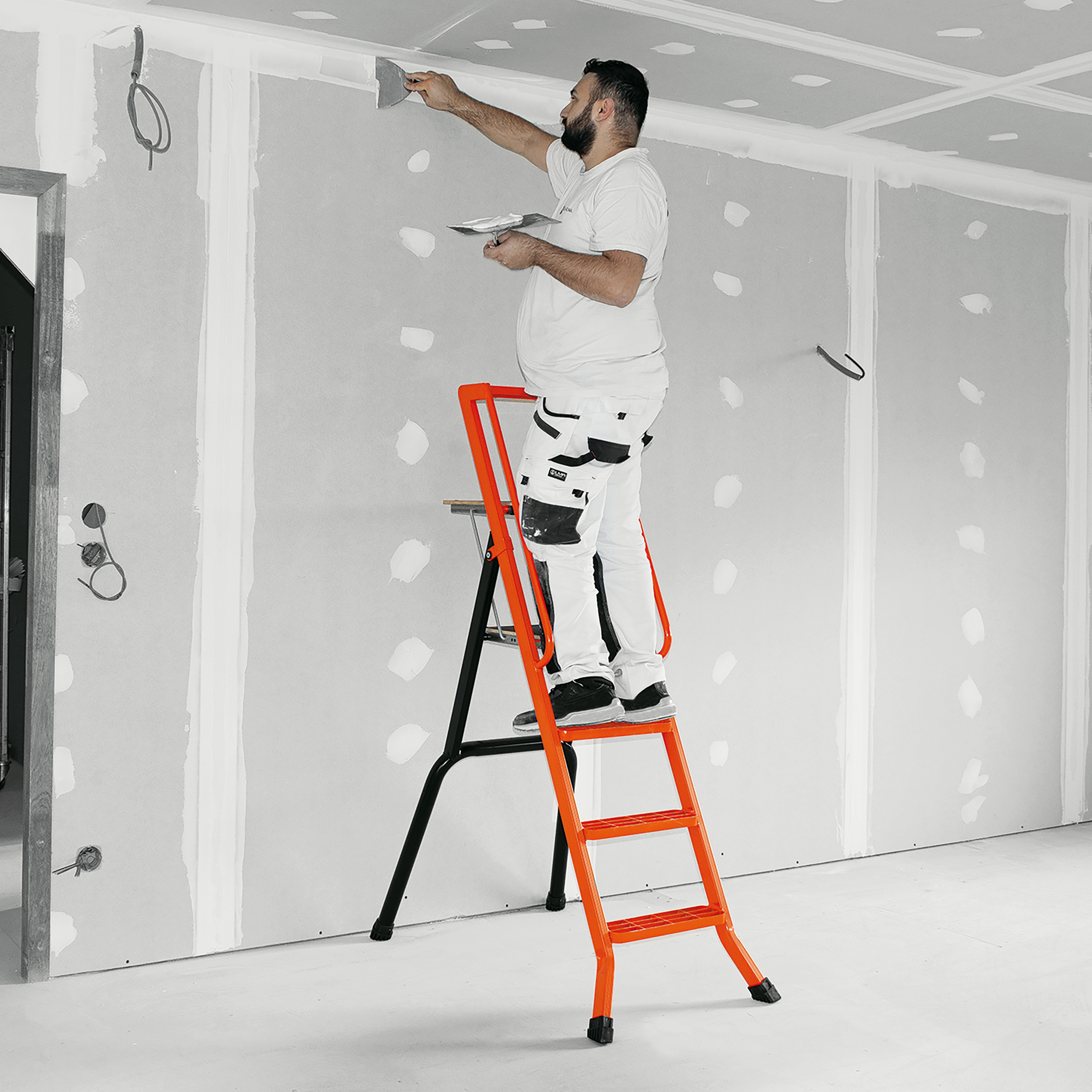 ALUMINIUM STEPLADDER 90 CM