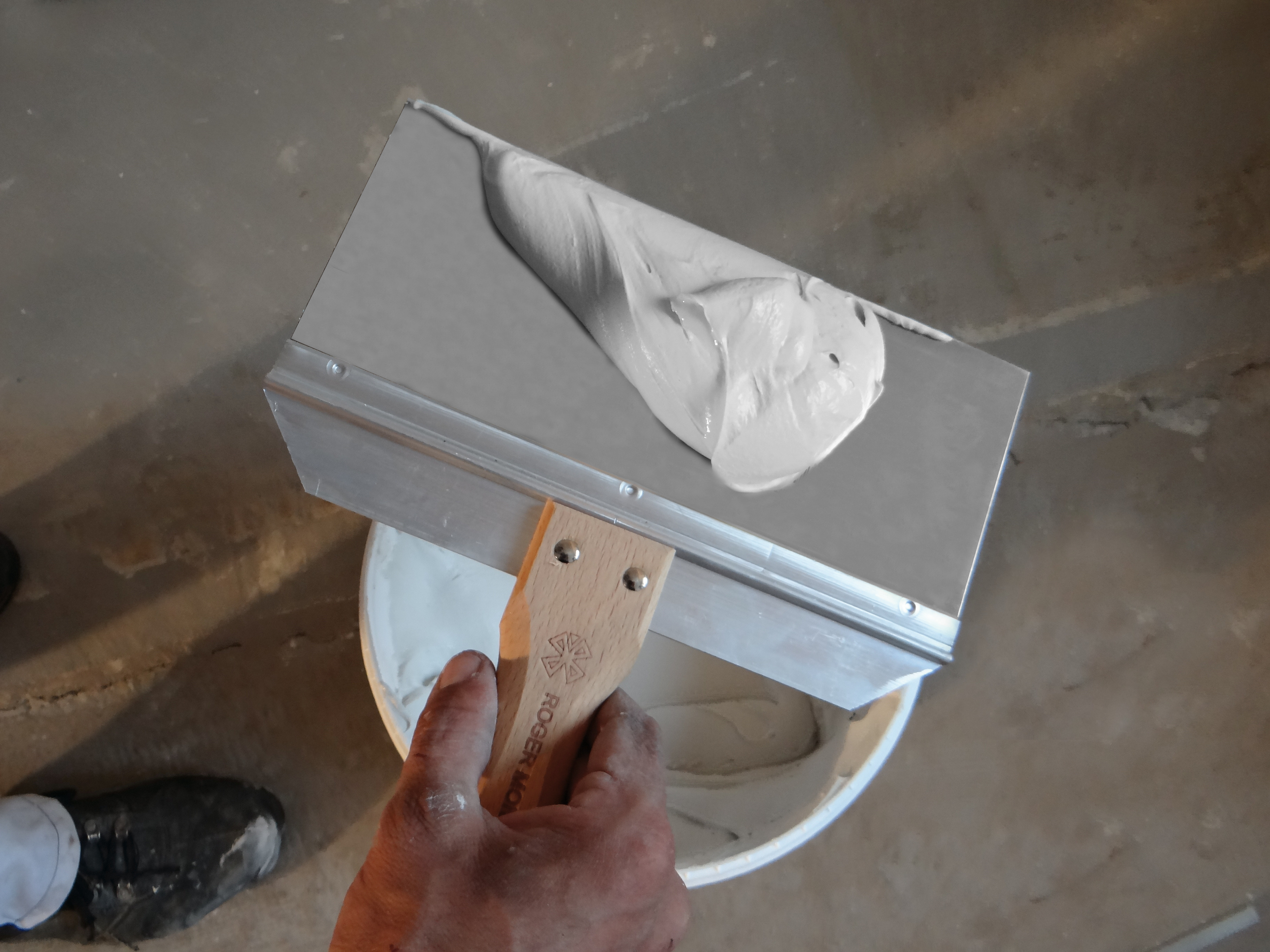 SPATULĂ INOX CU MONTURĂ DE ALUMINIU, MÂNER DE LEMN