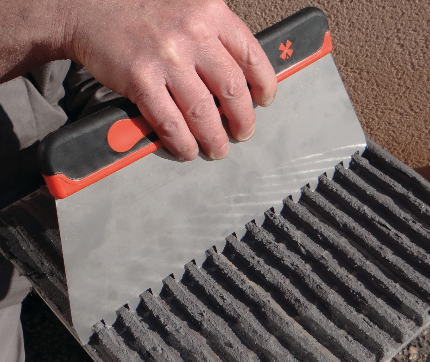 20 CM ADHESIVE SPREADER - BIMATERIAL HANDLE