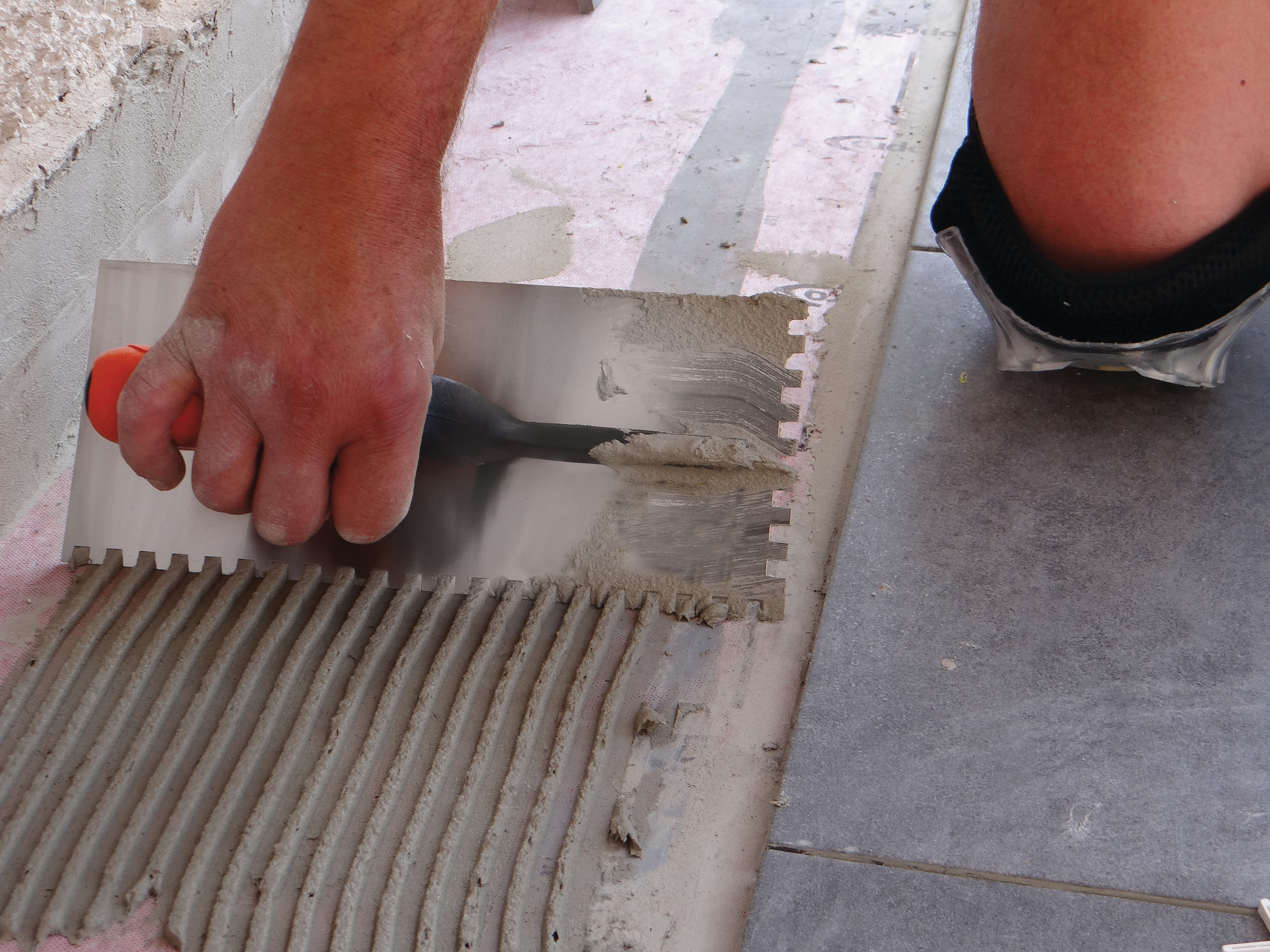 GLETIERE DINȚATE PĂTRATE, INOX, CU MONTURĂ DIN FIBRĂ DE STICLĂ, MÂNER BIMATERIAL