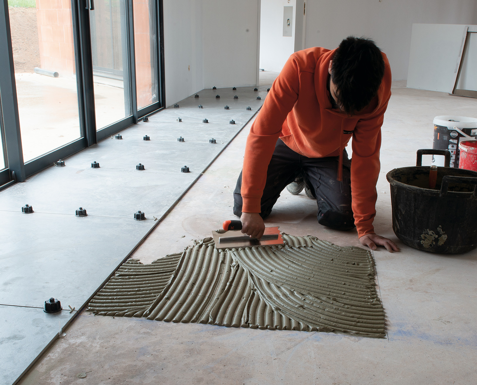 GLETIERĂ INOX CU MÂNER BIMATERIAL ȘI LAMĂ DINȚATĂ CURBATĂ LA 45°