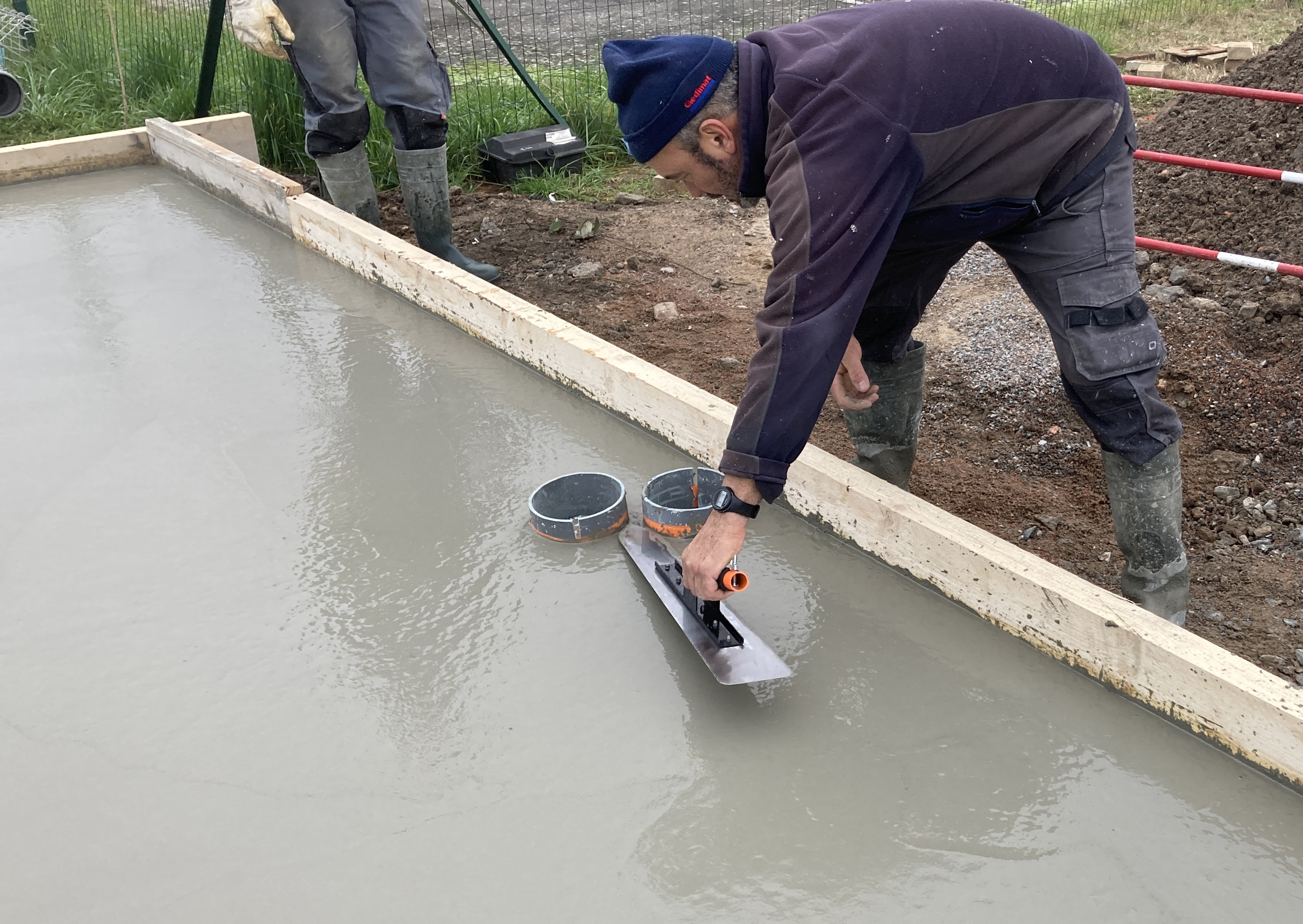 2 IN 1 CONCRETE SMOOTHER - POINTED END