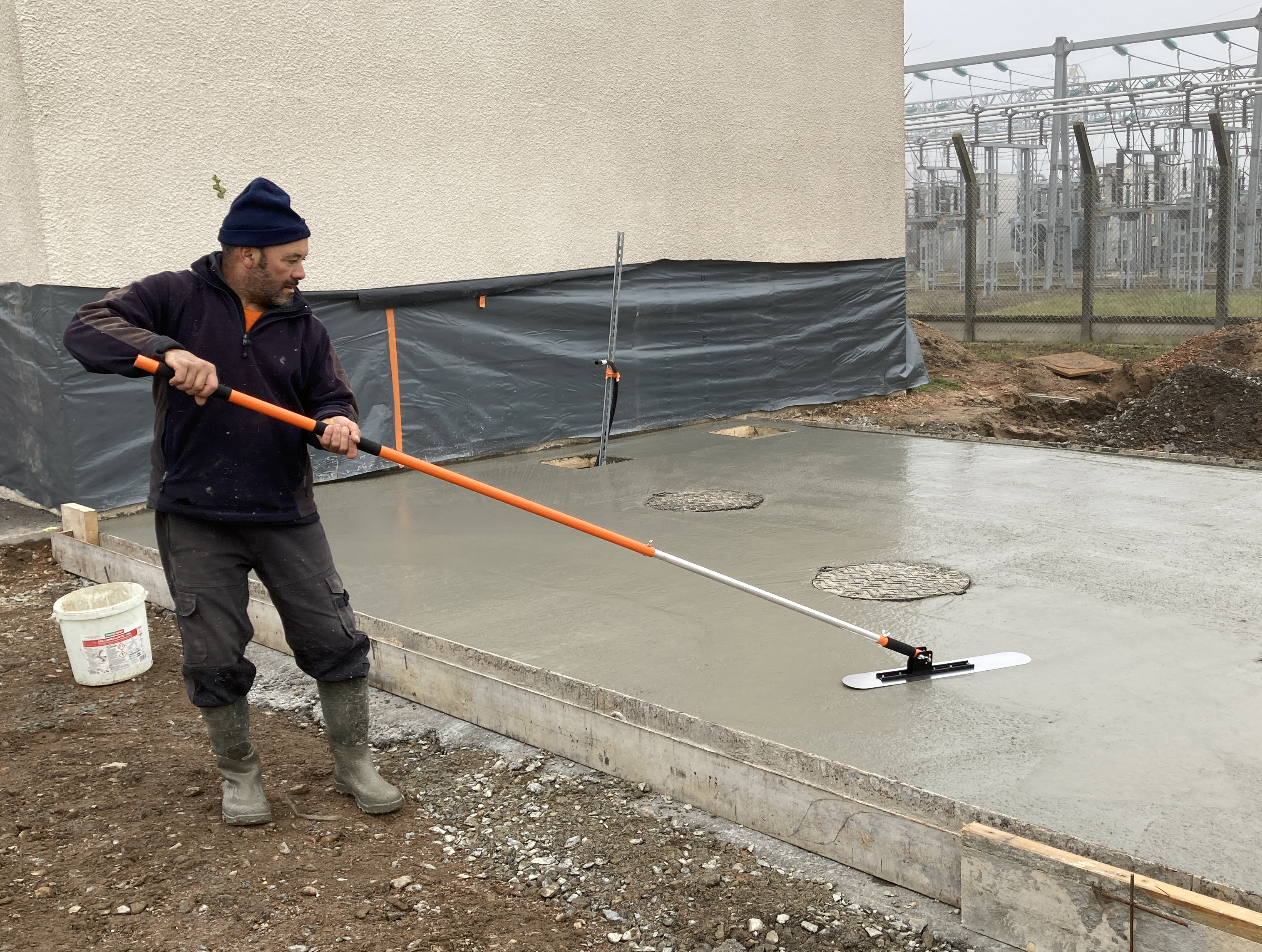 2 IN 1 CONCRETE SMOOTHER - ROUNDED END
