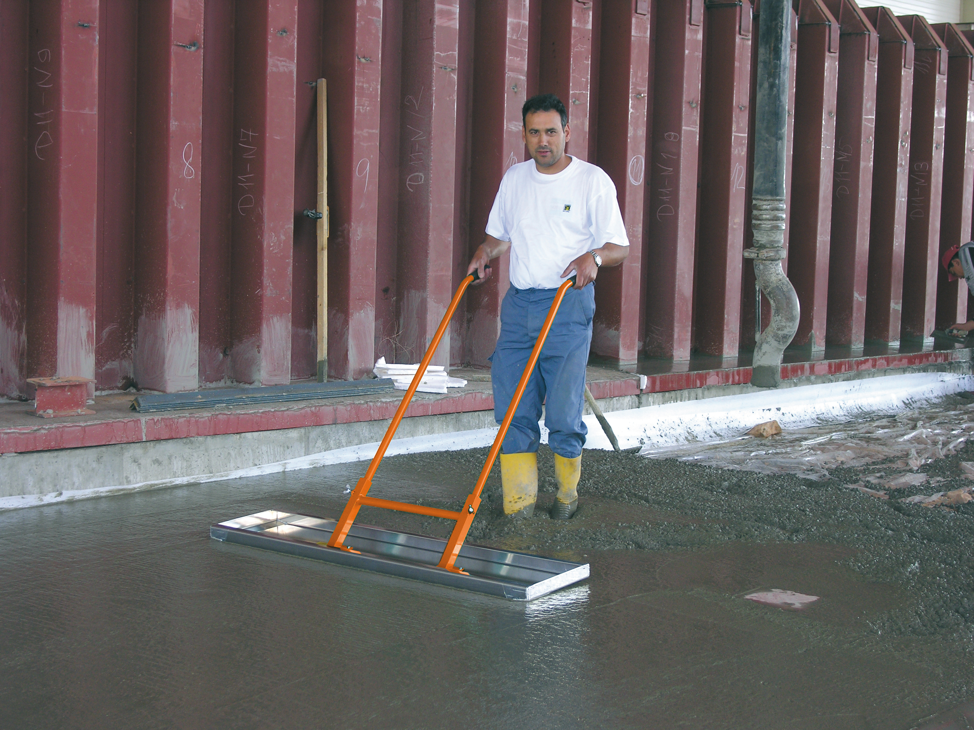 DISPOZITIV FINISARE BETON