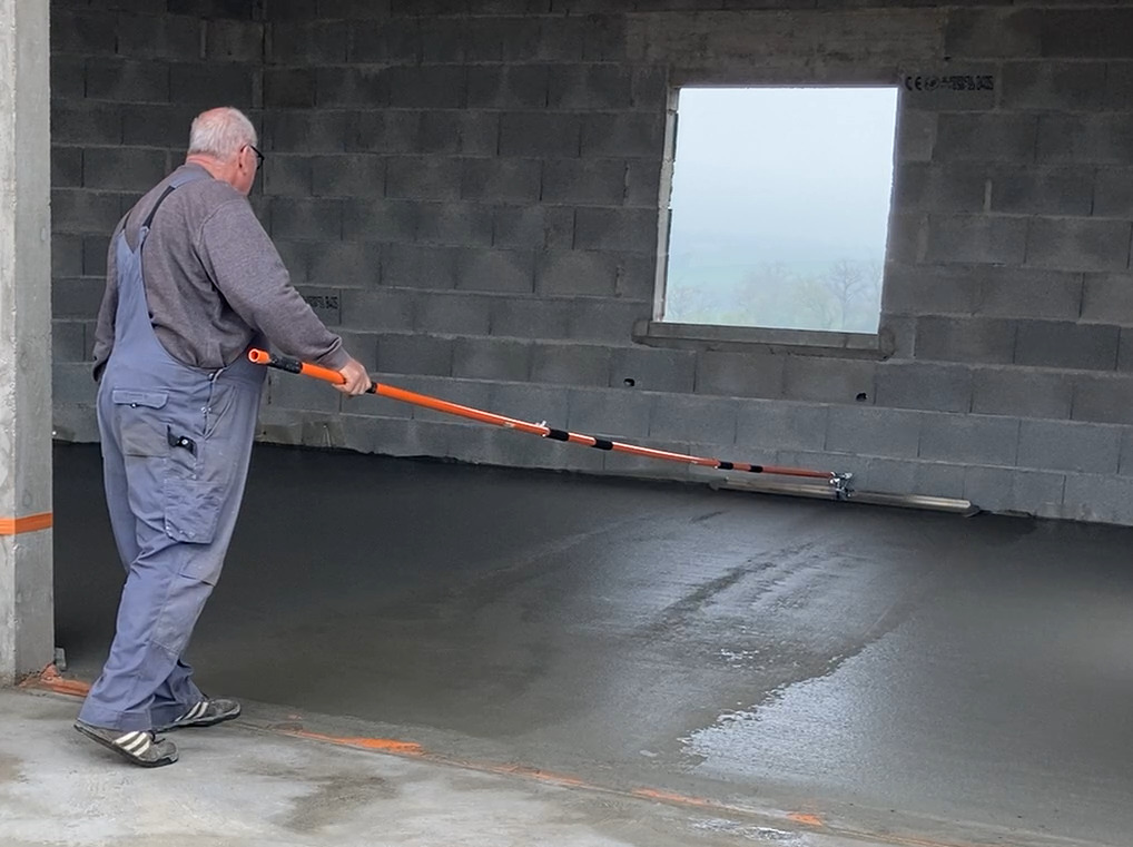 ARTICULATED ALUMINIUM SLABS SMOOTHER