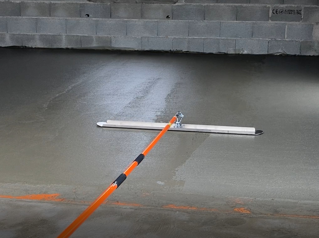 ARTICULATED ALUMINIUM SLABS SMOOTHER
