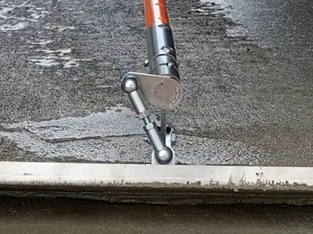 ARTICULATED ALUMINIUM SLABS SMOOTHER