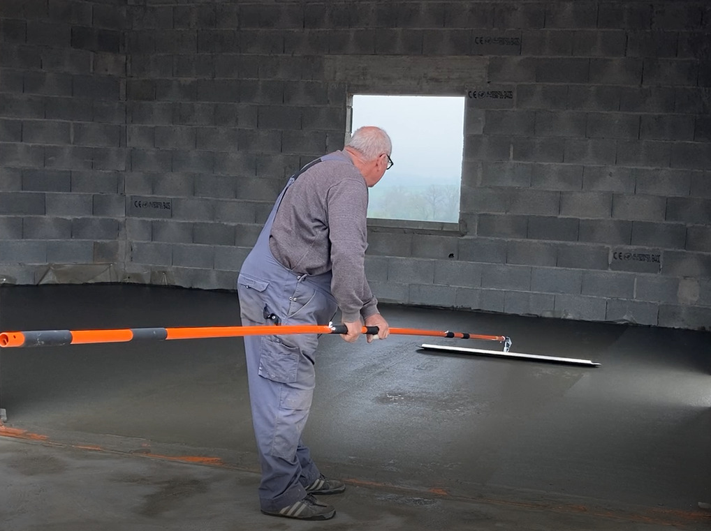 ARTICULATED ALUMINIUM SLABS SMOOTHER