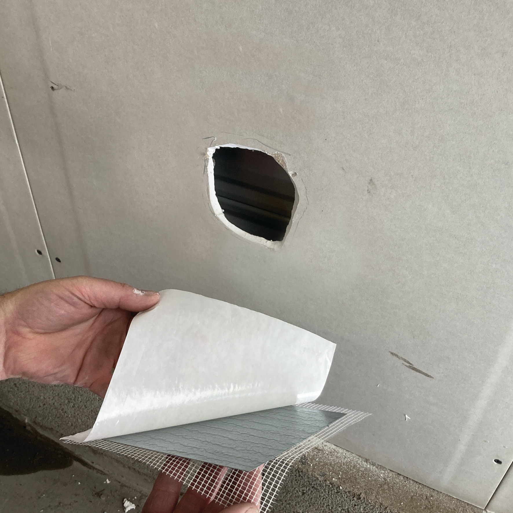 PATCH FOR REPAIRING PLASTERBOARD