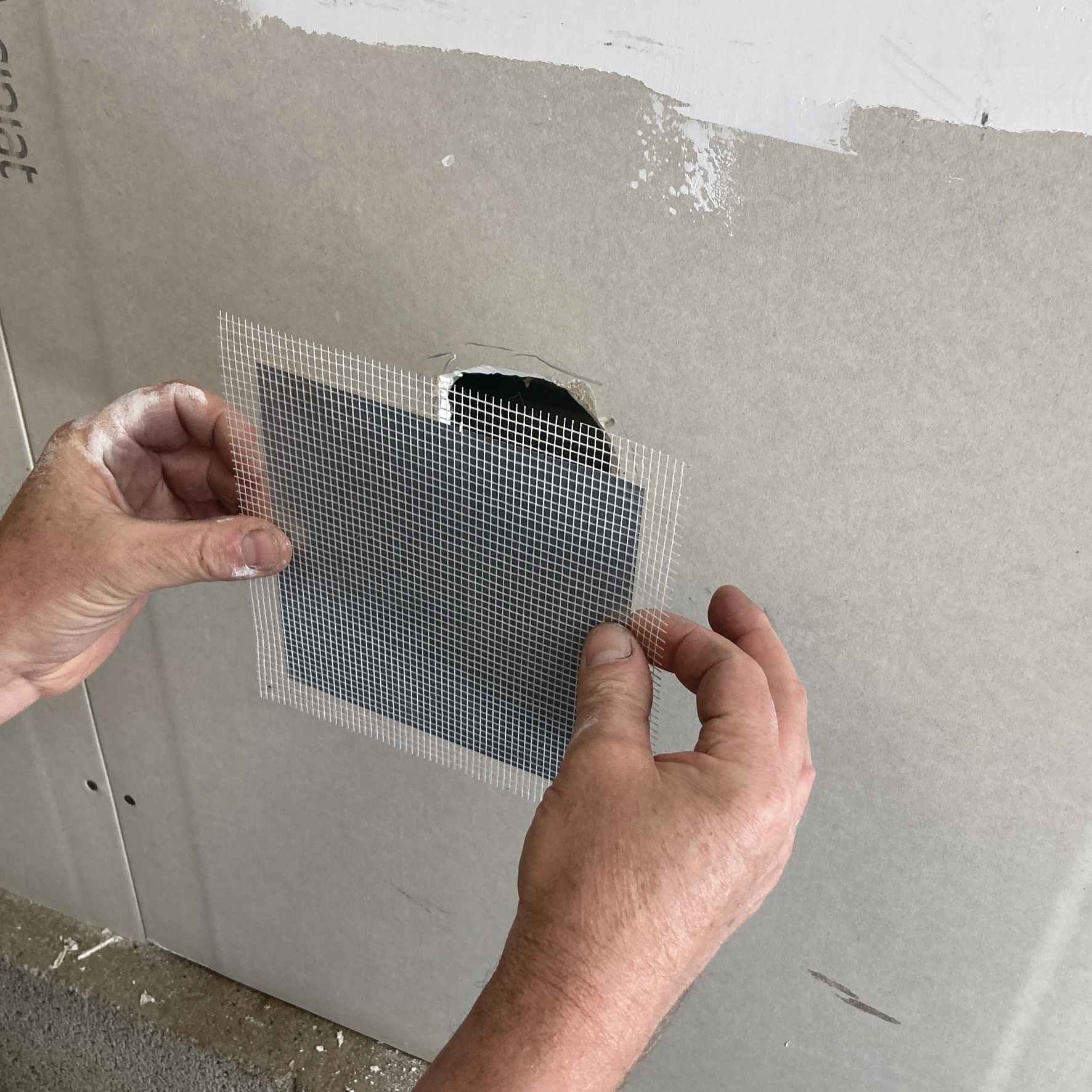 PATCH FOR REPAIRING PLASTERBOARD