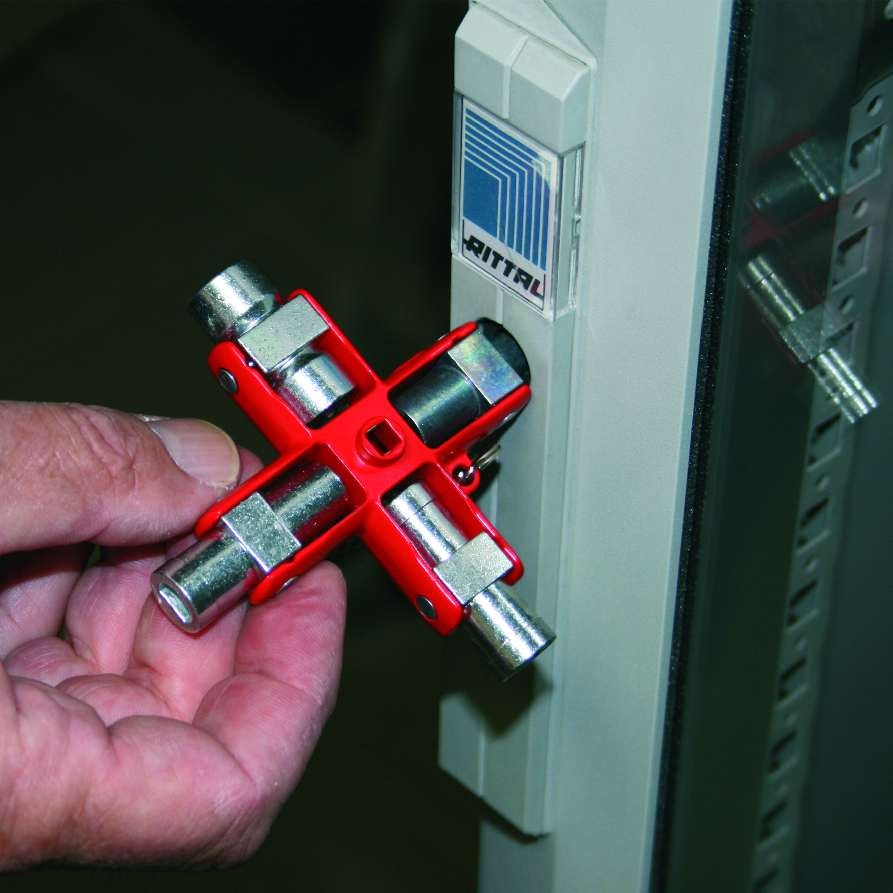 UNIVERSAL KEY FOR ELECTRICAL CABINETS