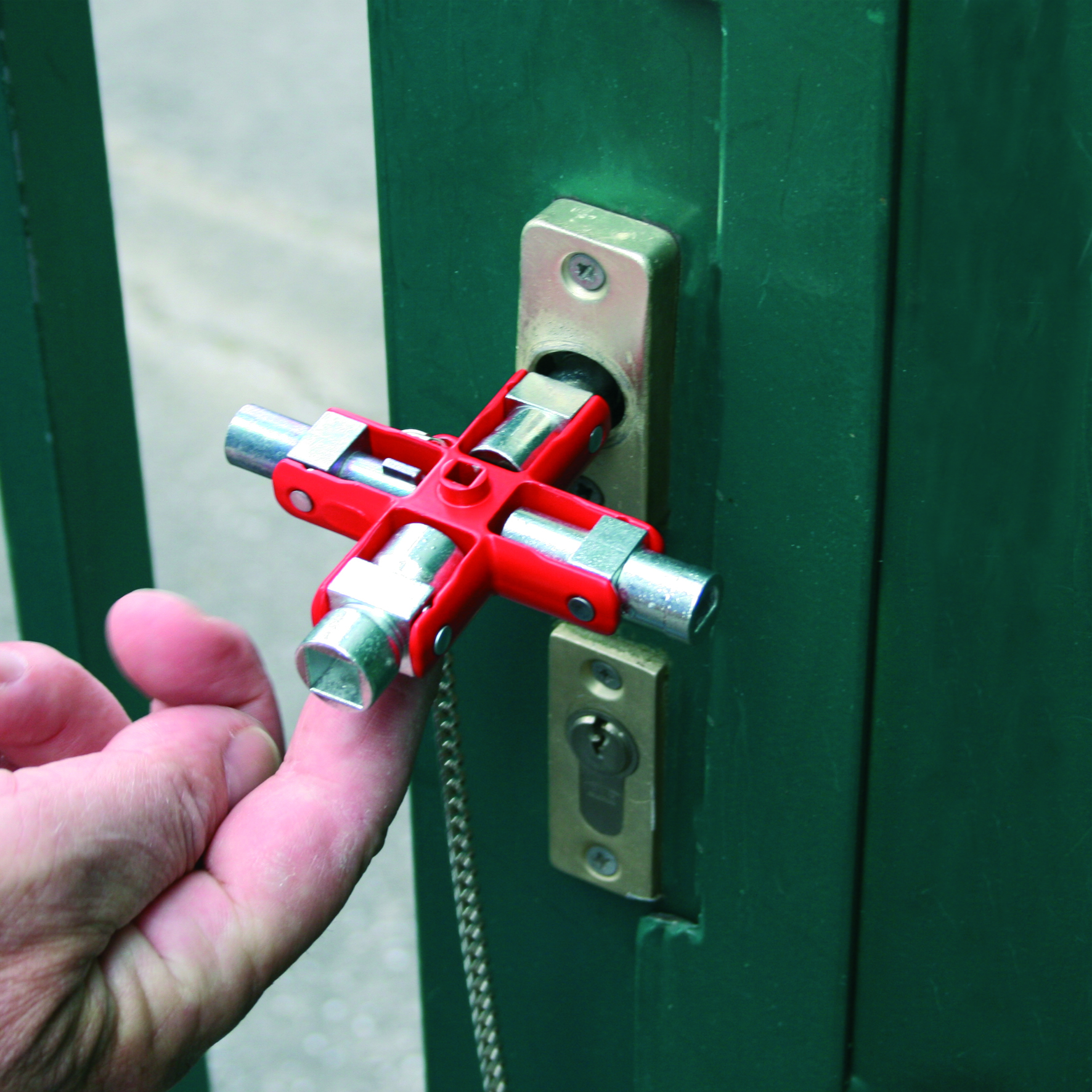 UNIVERSAL KEY FOR ELECTRICAL CABINETS