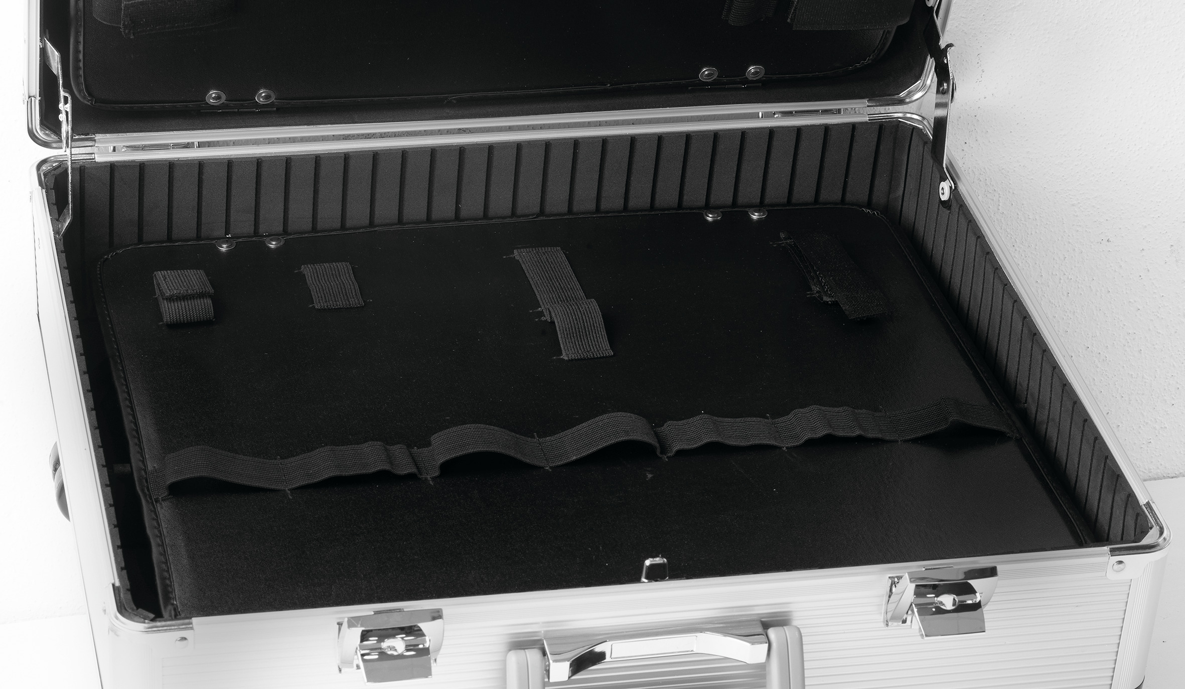 ALUMINIUM TROLLEY CASE, EMPTY