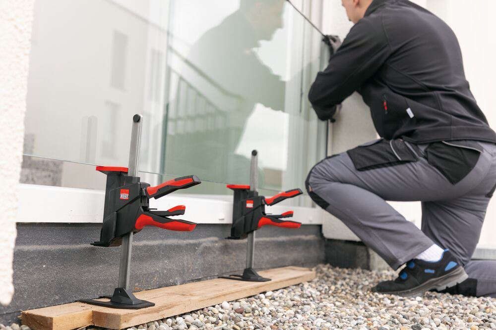 One-handed lifting tool BEYCEPS